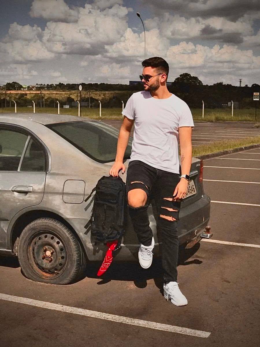 Bruno antes - carro com pneu furado